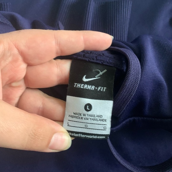 Three size large women’s Nike hoodies - Picture 4 of 4